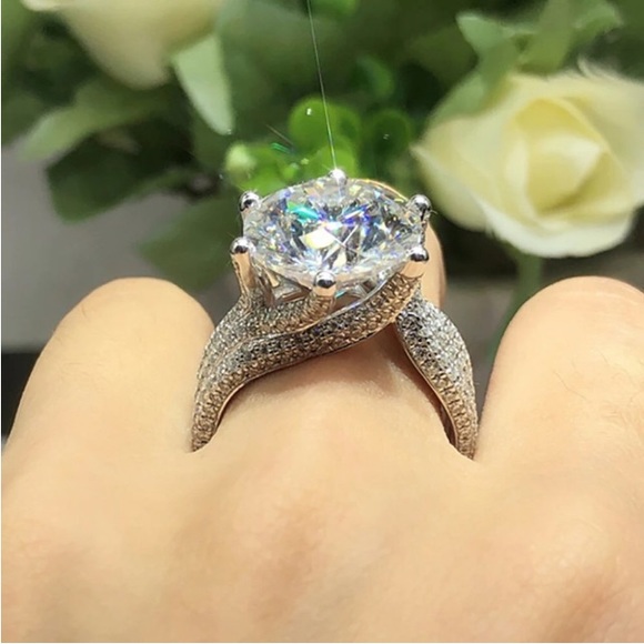 New Certif 5 ct .t.w Moissanite Diamond Solitaire Luxury Engagement Ring - Picture 5 of 10